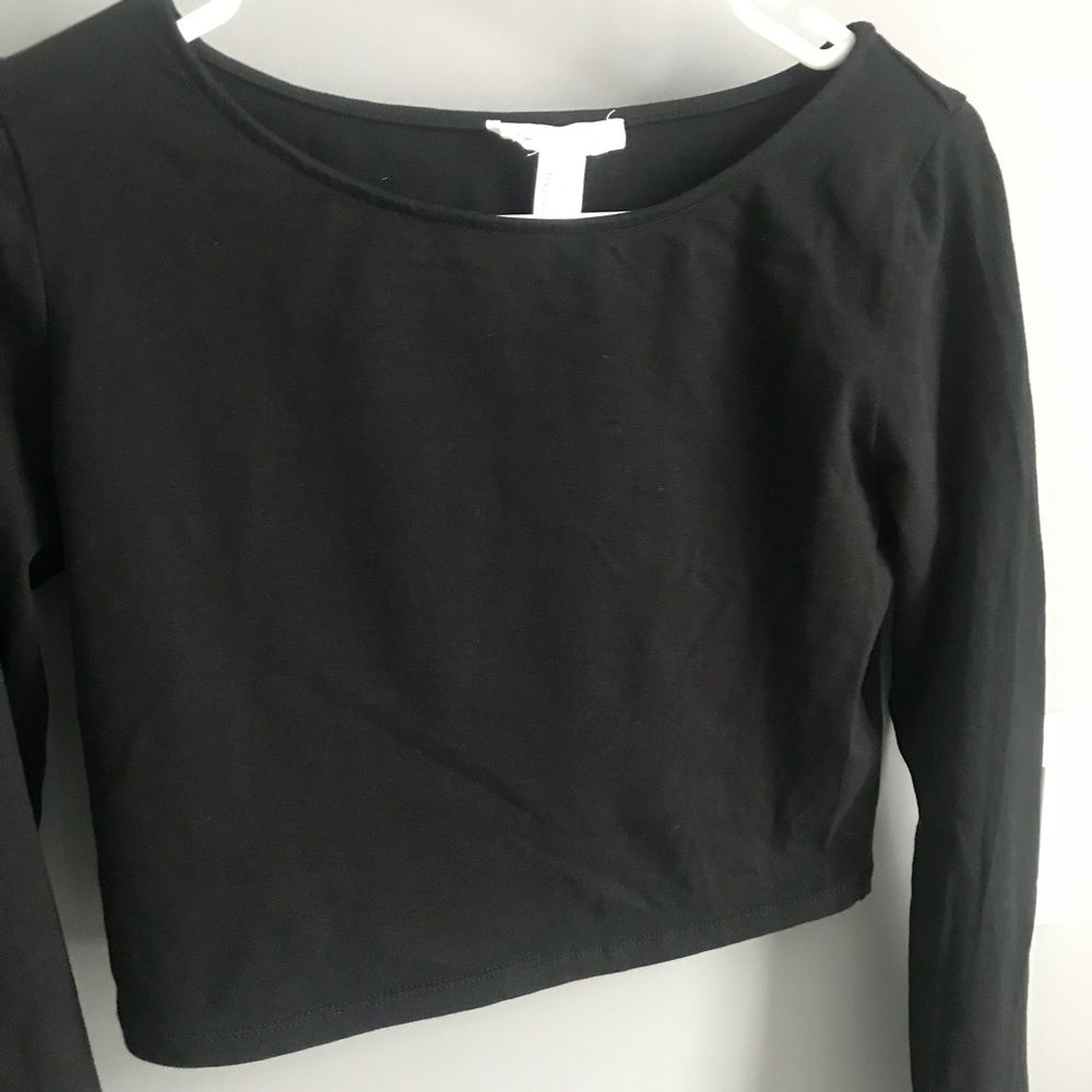 Forever 21 crop top. Sz L. Black. NWOT
